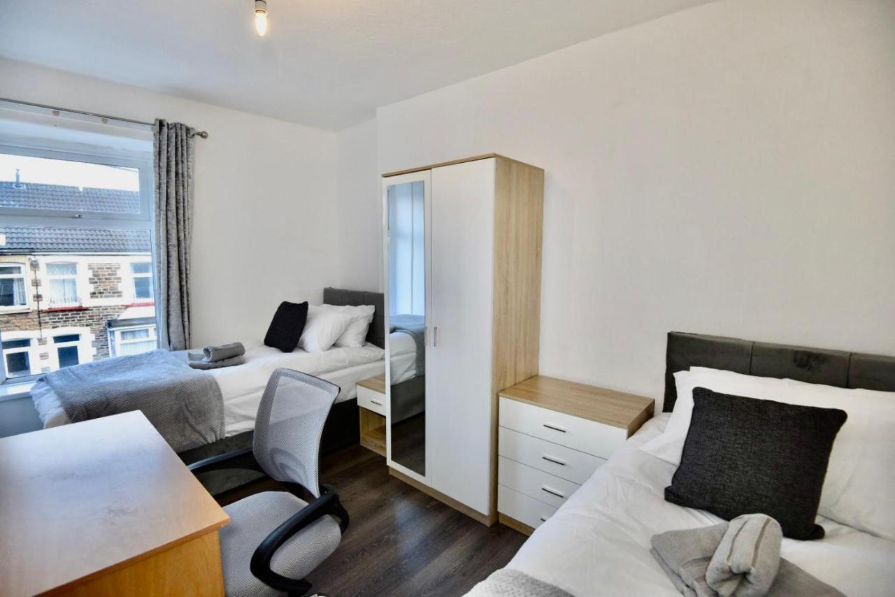Come On In Villa Pontypridd Bagian luar foto
