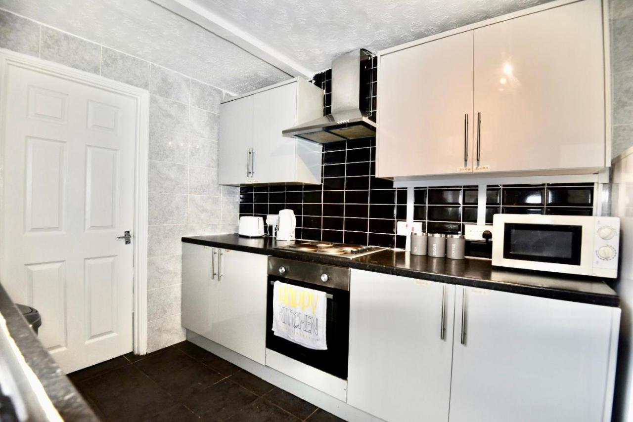 Come On In Villa Pontypridd Bagian luar foto