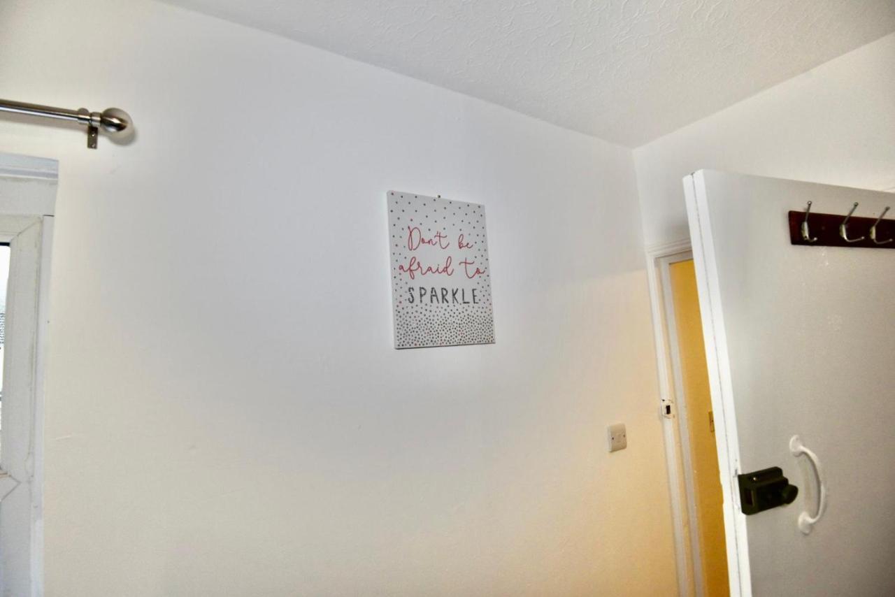 Come On In Villa Pontypridd Bagian luar foto