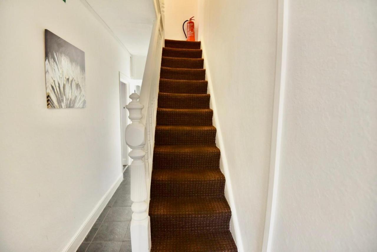 Come On In Villa Pontypridd Bagian luar foto